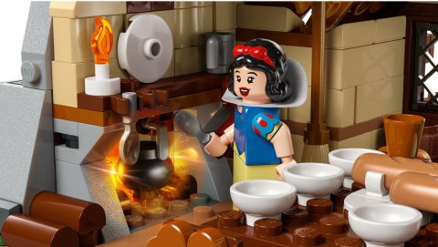 LEGO 43242 Disney Chatka Królewny Śnieżki i siedmi